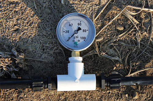 Gauge with low-light conditions
